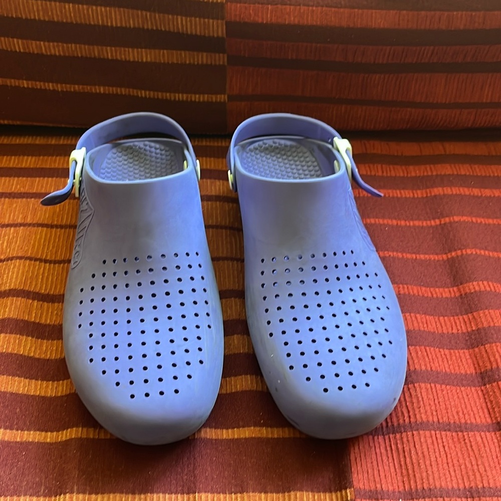 Purple breathable Calzuro Clogs  Unisex 39-40 8.5/9W ankle strap
